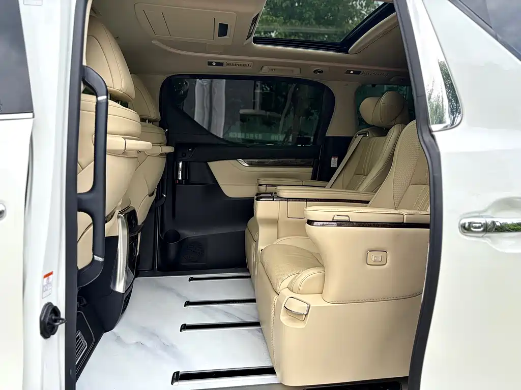 Toyota Alphard 2021 — фото 14