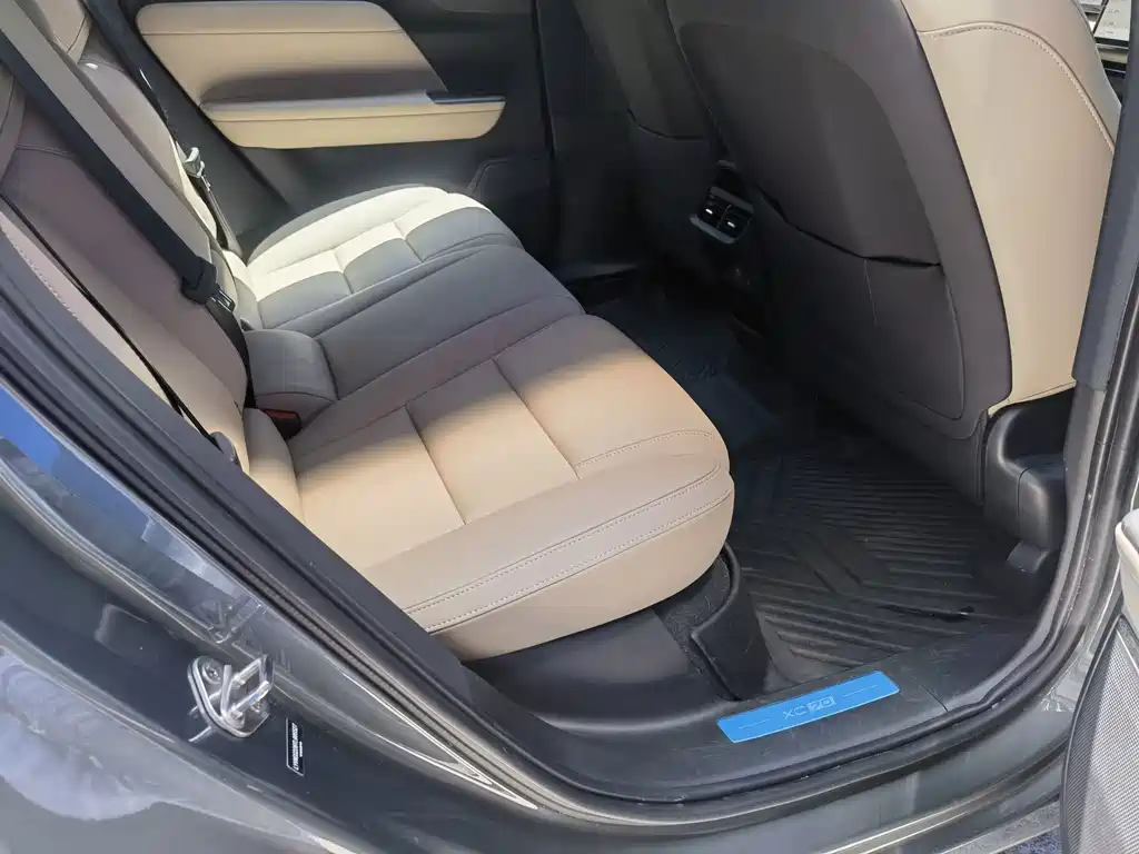 Volvo XC70 Plug-In Hybrid 2025 — фото 18