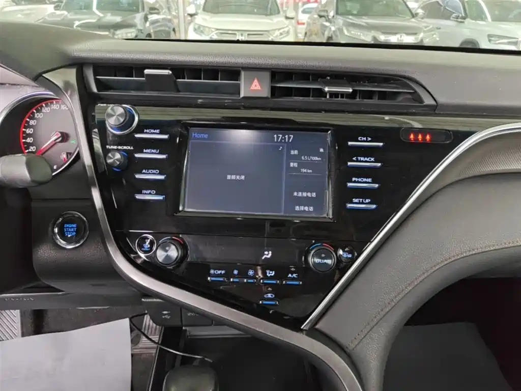 Toyota Camry 2018 — фото 13