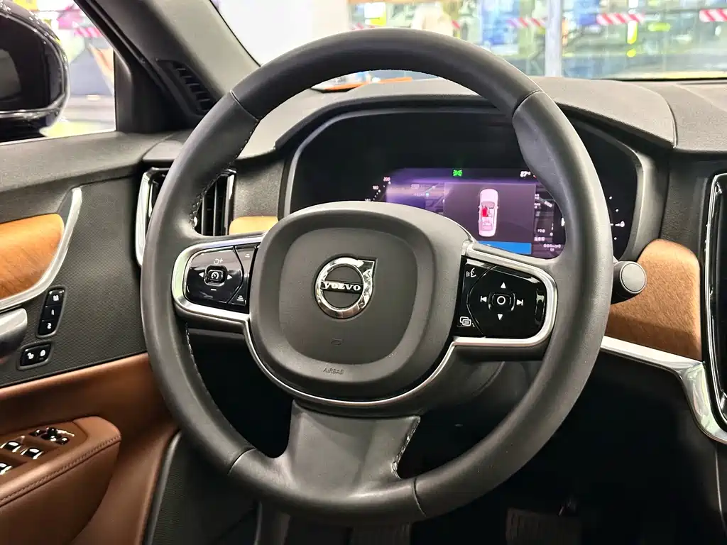 Volvo S90 Plug-In Hybrid 2023 — фото 12