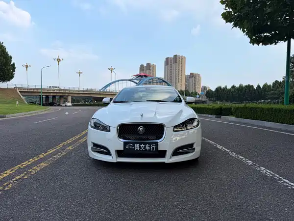 Jaguar XF 2013
