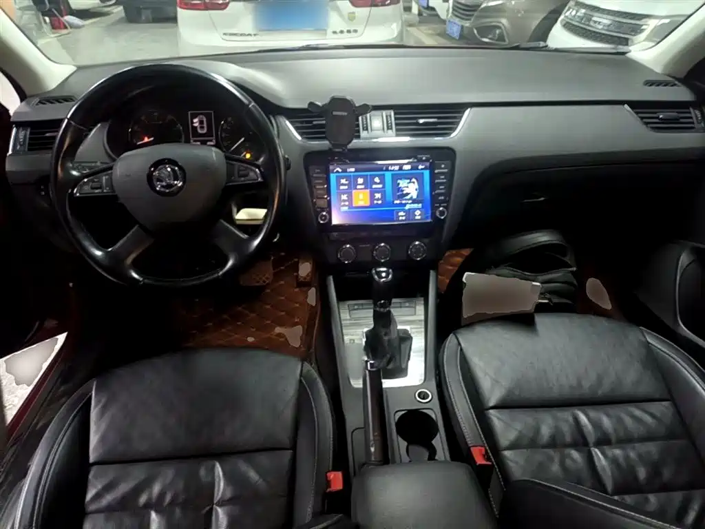 Skoda Octavia 2015 — фото 9