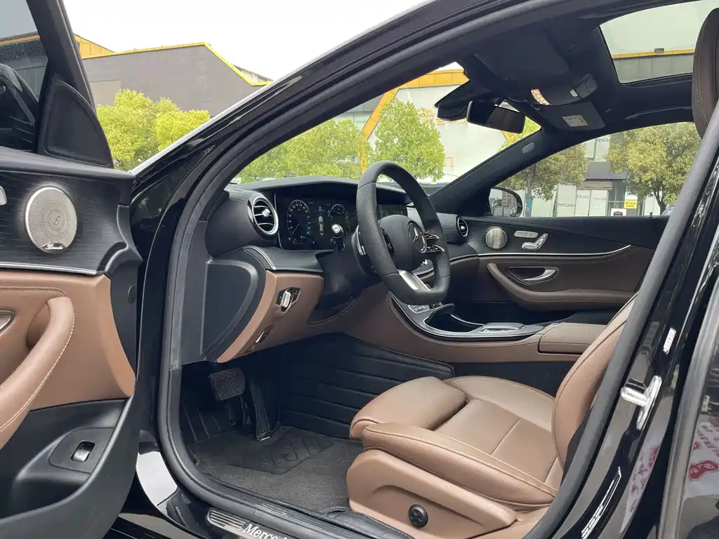 Mercedes-Benz E-Class 2022 — фото 15
