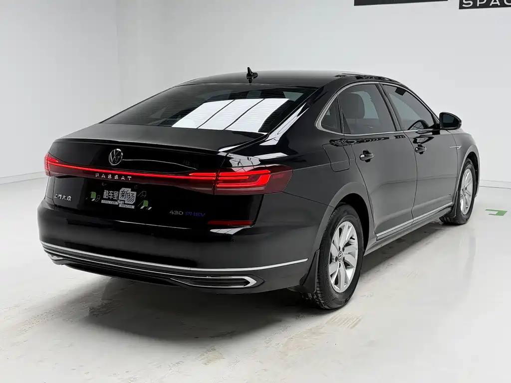 Volkswagen Passat PHEV 2022 — фото 4
