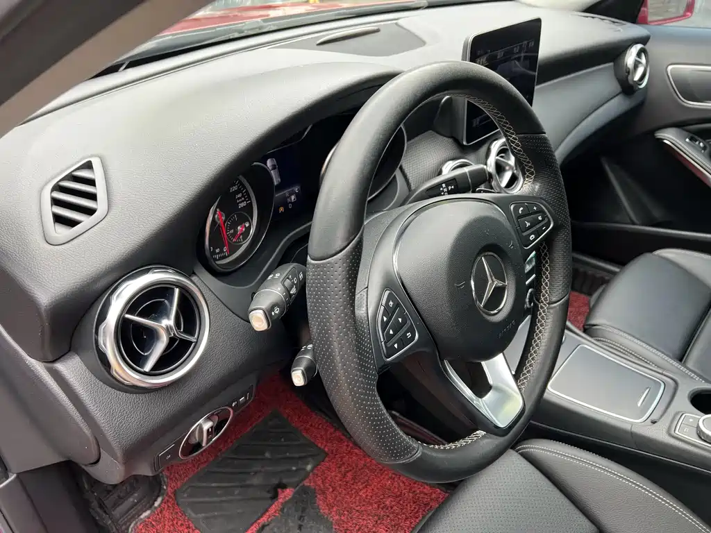 Mercedes-Benz GLA 2018 — фото 12