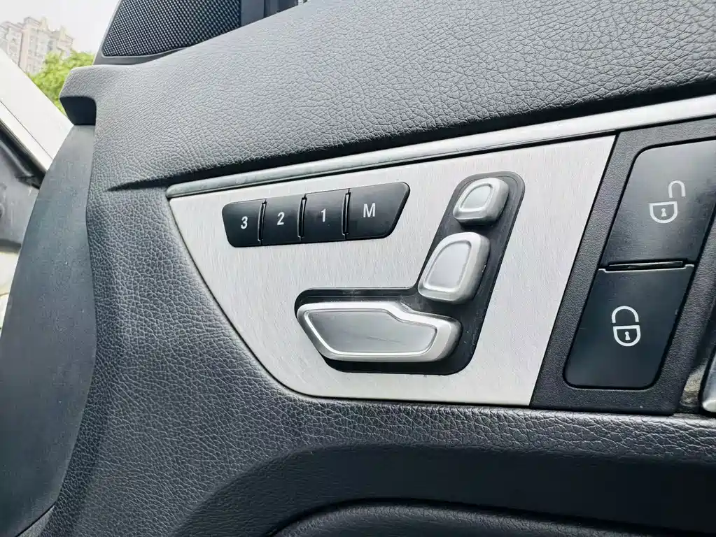 Mercedes-Benz E-Class 2017 — фото 14