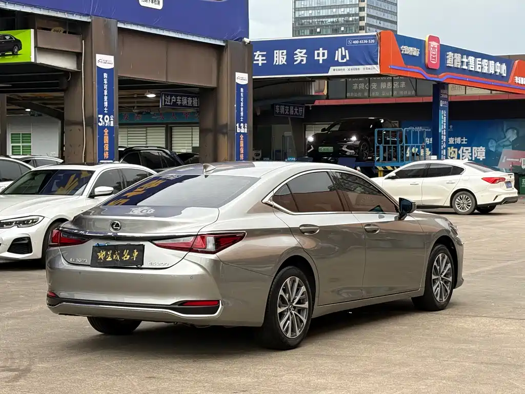 Lexus ES 2024 — фото 17