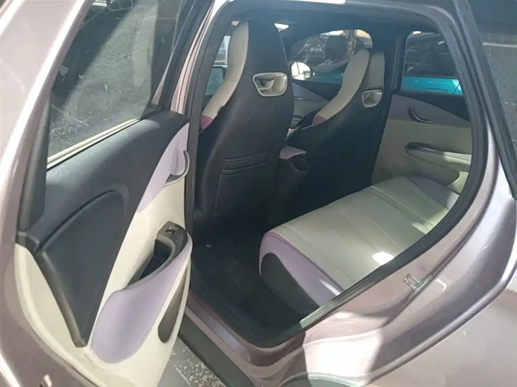 BYD Dolphin 2022 — фото 17