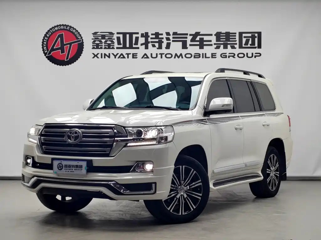 Toyota Land Cruiser 2020 — фото 1