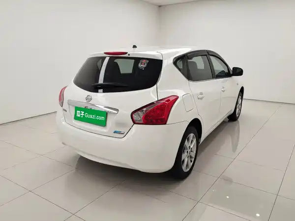 Nissan Tiida 2014