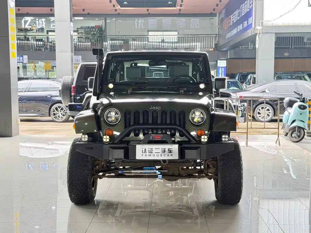 Jeep Wrangler 2009 — фото 2