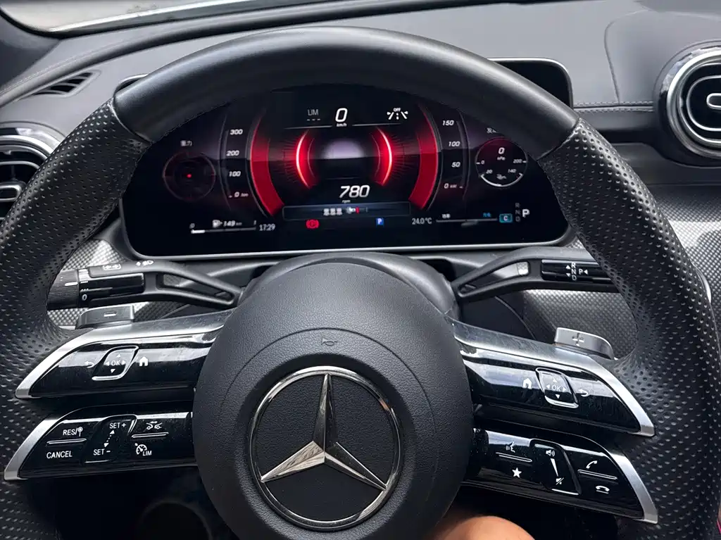 Mercedes-Benz C-Class 2024 — фото 12