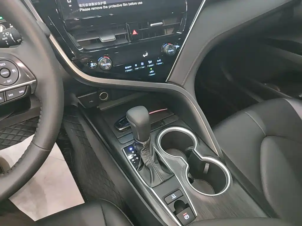 Toyota Camry 2023 — фото 14