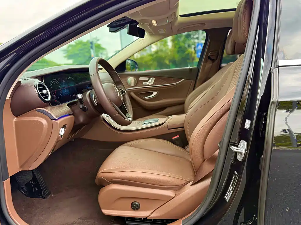 Mercedes-Benz E-Class 2023 — фото 12