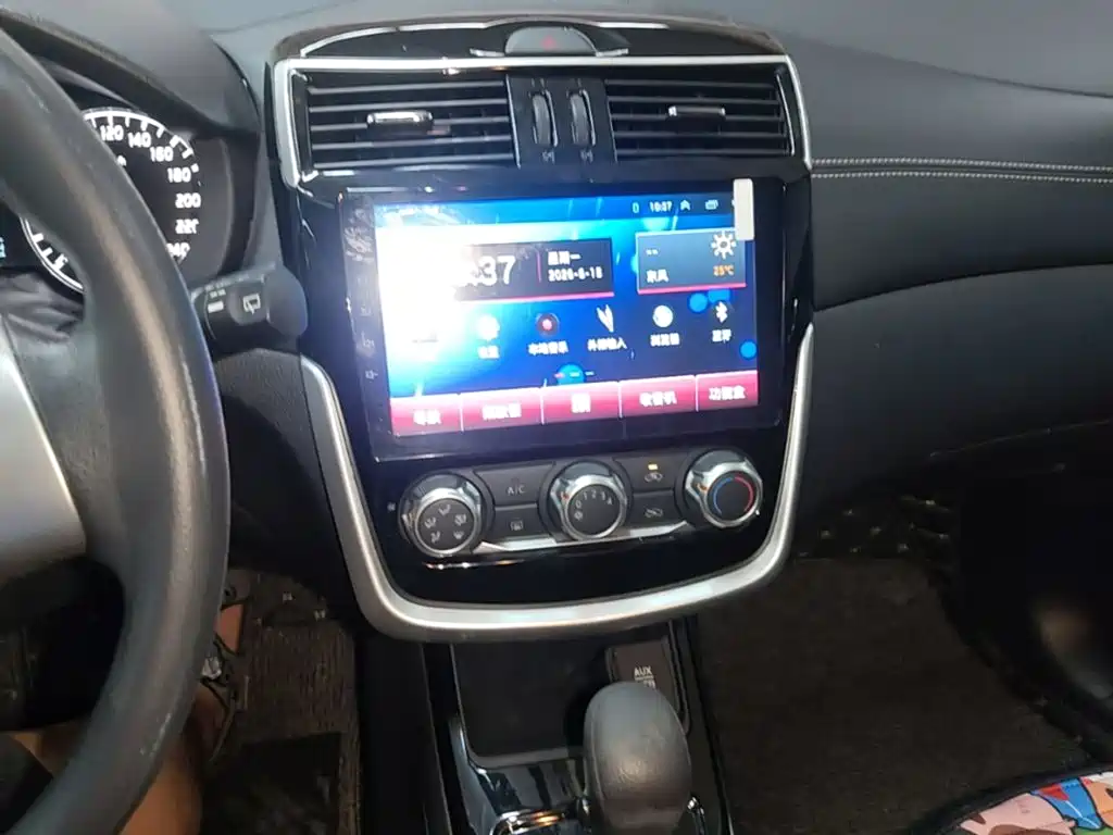 Nissan Tiida 2018 — фото 13