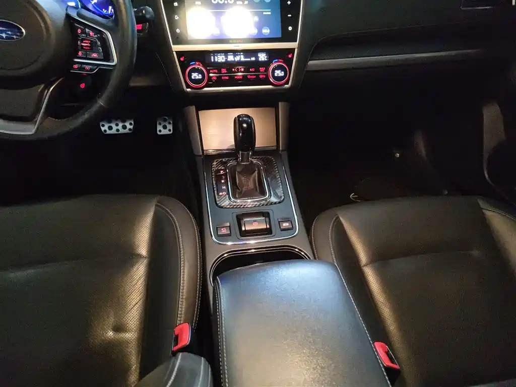 Subaru Legacy 2018 — фото 10