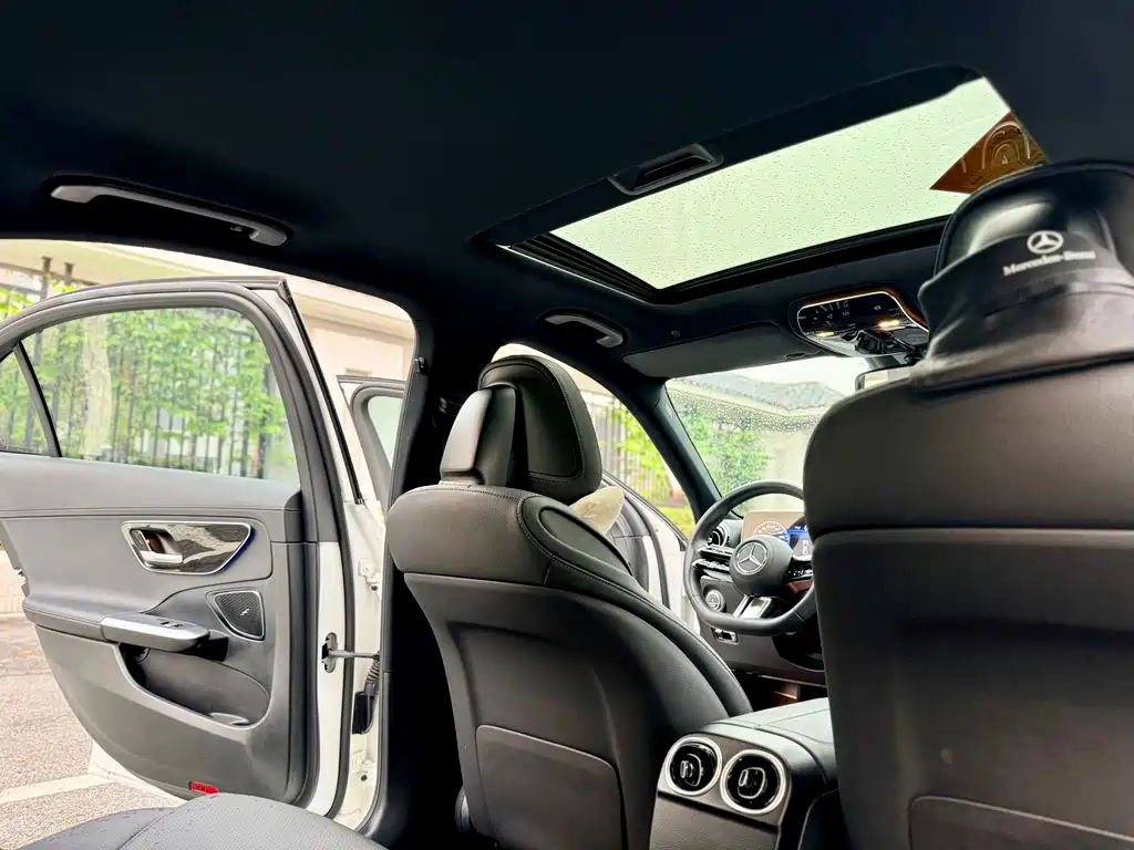 Mercedes-Benz C-Class 2023 — фото 16