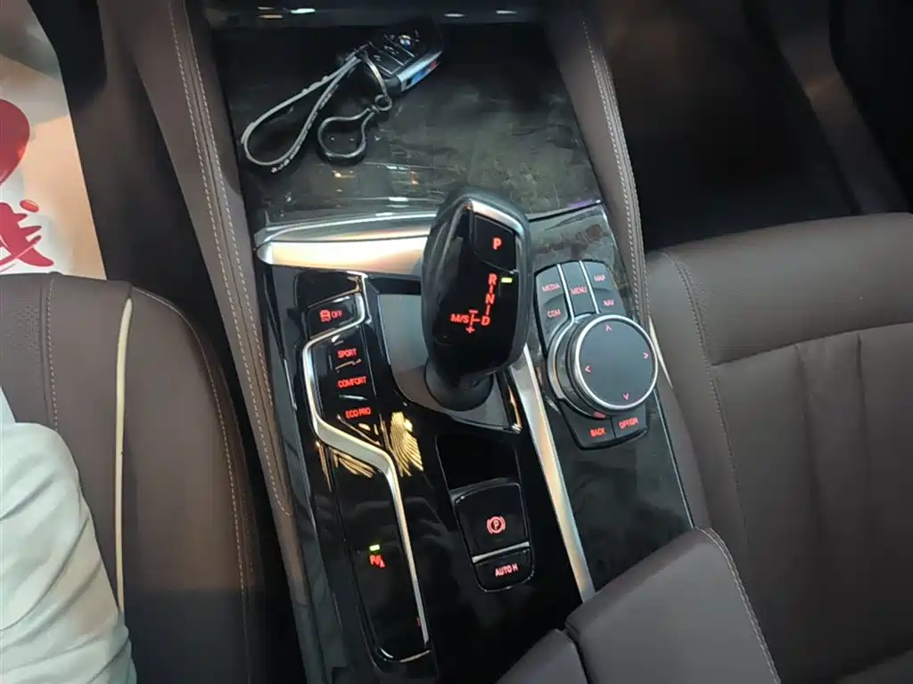 BMW 5 Series 2023 — фото 14