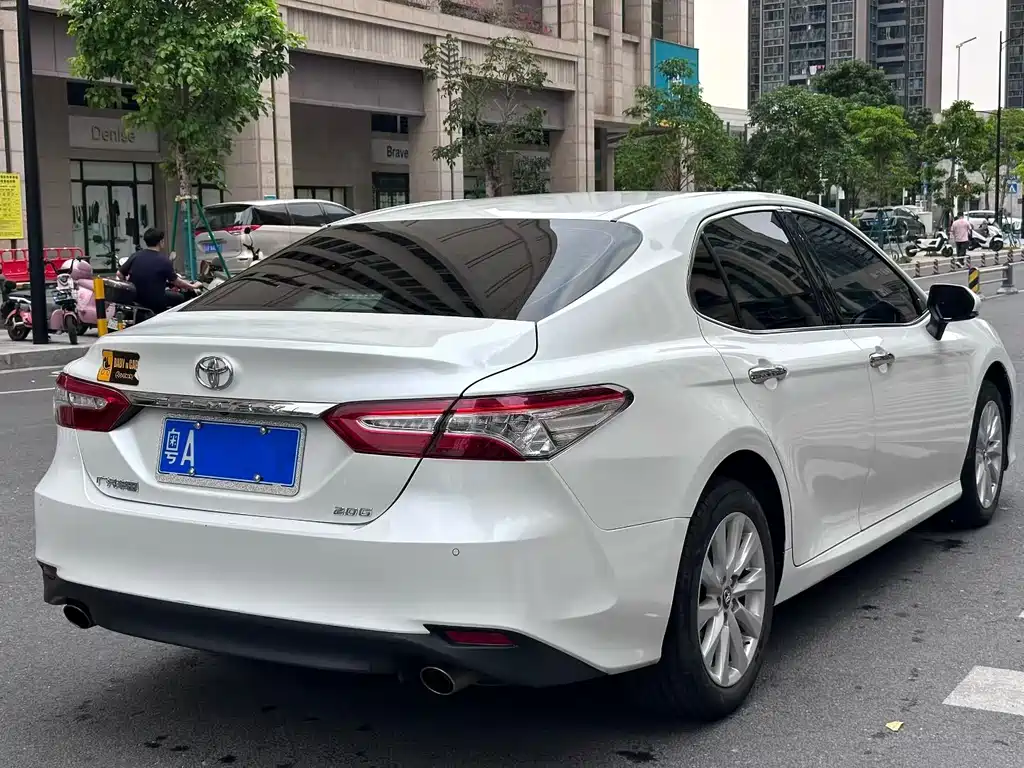 Toyota Camry 2021 — фото 9