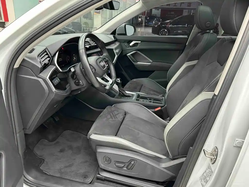 Audi Q3 2023 — фото 11