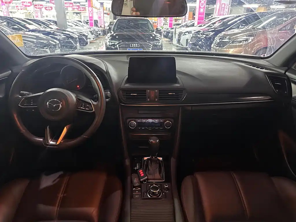 Mazda CX-4 2019 — фото 10