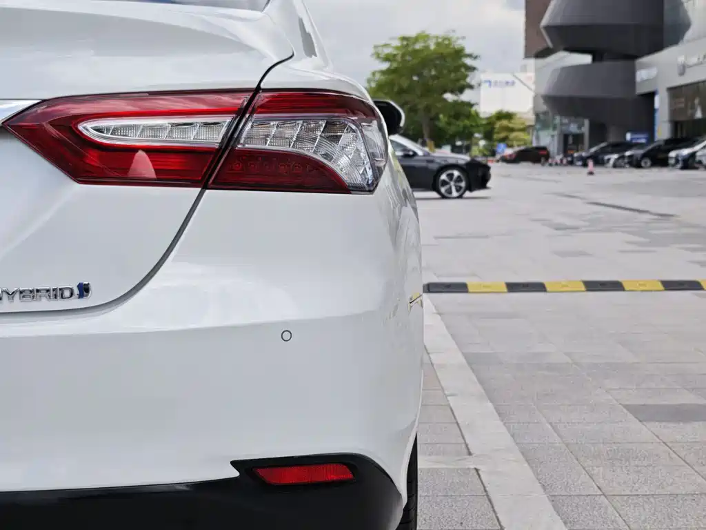 Toyota Camry 2018 — фото 20