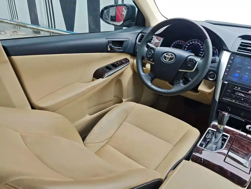 Toyota Camry 2017 — фото 13