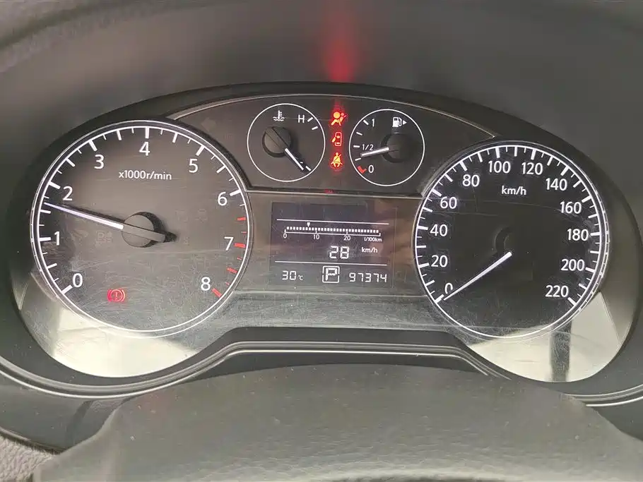 Nissan Tiida 2015 — фото 14