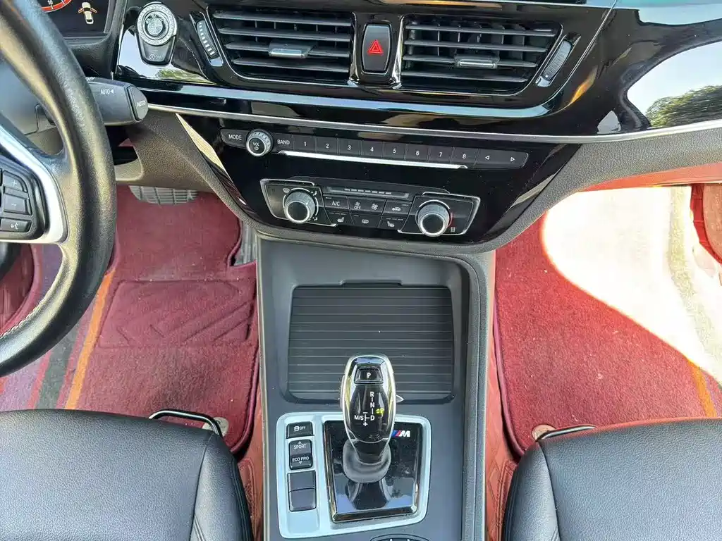 BMW 1 Series 2021 — фото 12