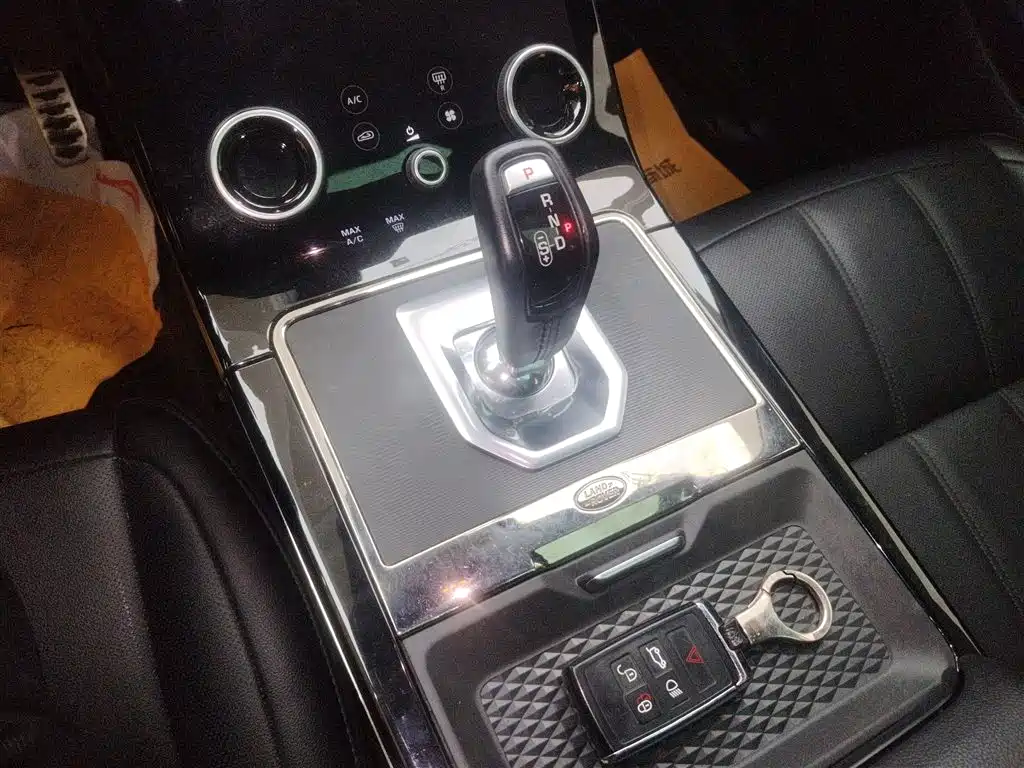 Land Rover Evoque 2020 — фото 10