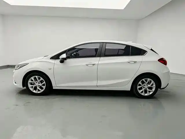 Chevrolet Cruze 2018 — фото 11