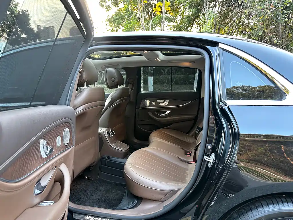 Mercedes-Benz E-Class 2022 — фото 10