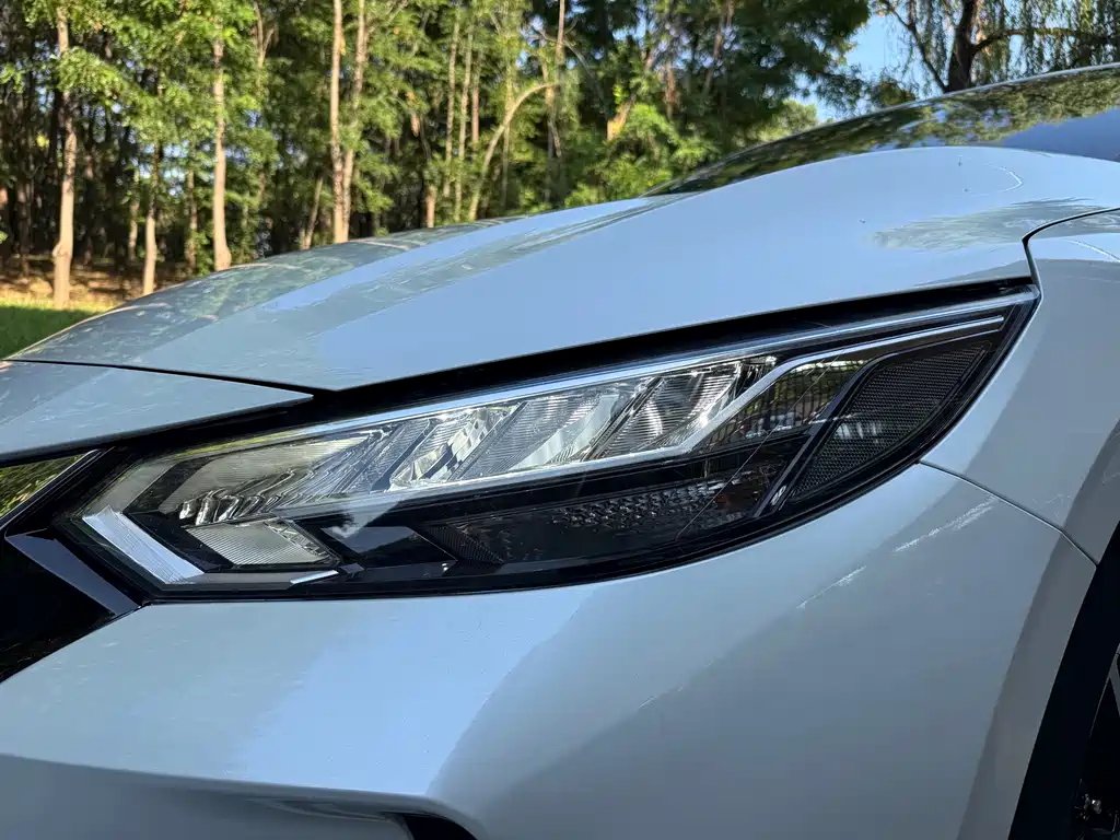 Nissan Sylphy 2022 — фото 18