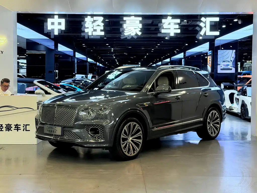 Bentley Bentayga 2021 — фото 1