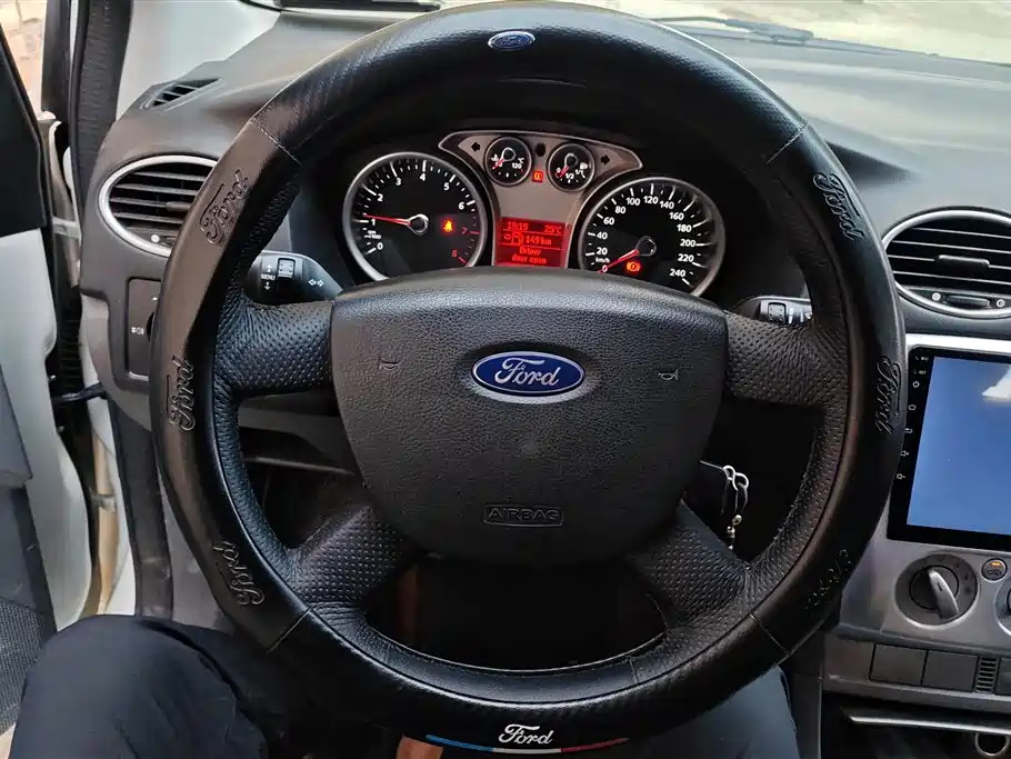 Ford Focus 2016 — фото 15