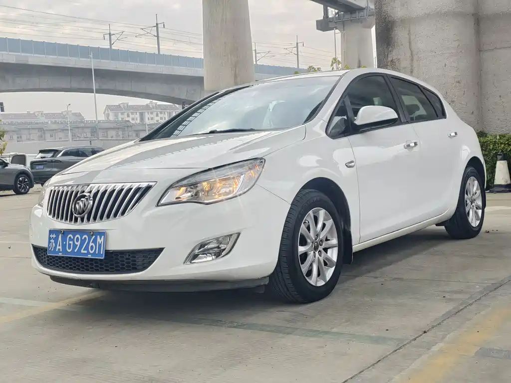 Buick Excelle 2014 — фото 2