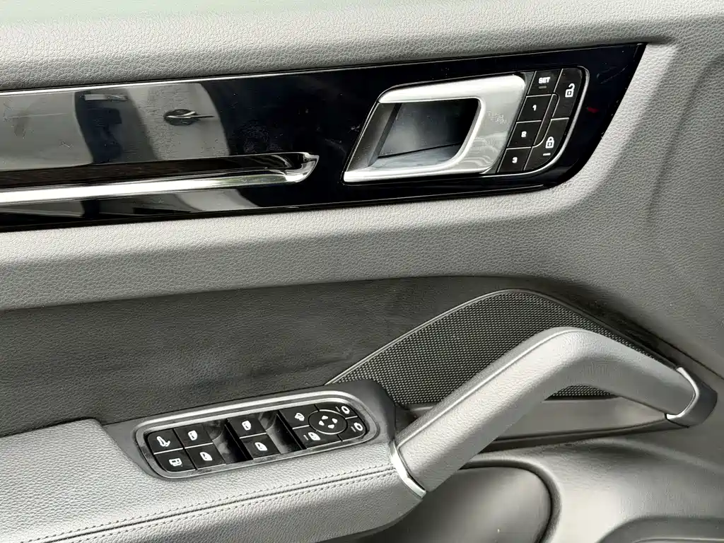Porsche Cayenne New Energy 2022 — фото 22