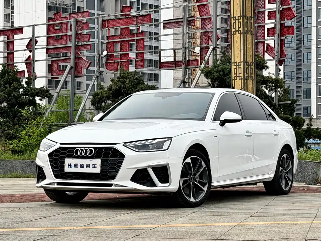 Audi A4L 2023 — фото 1