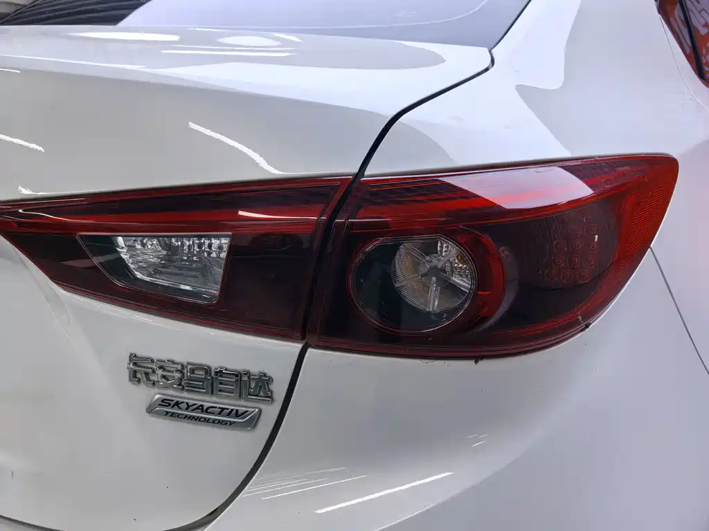 Mazda 3 Axela 2018 — фото 10