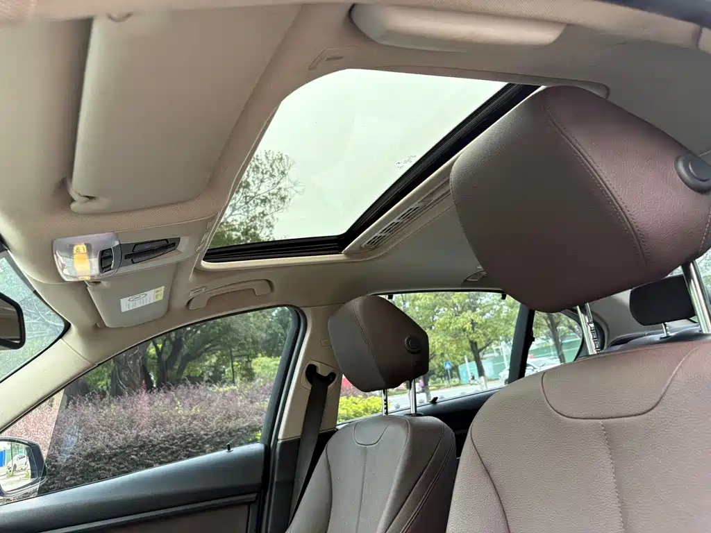 BMW 3 Series 2018 — фото 12
