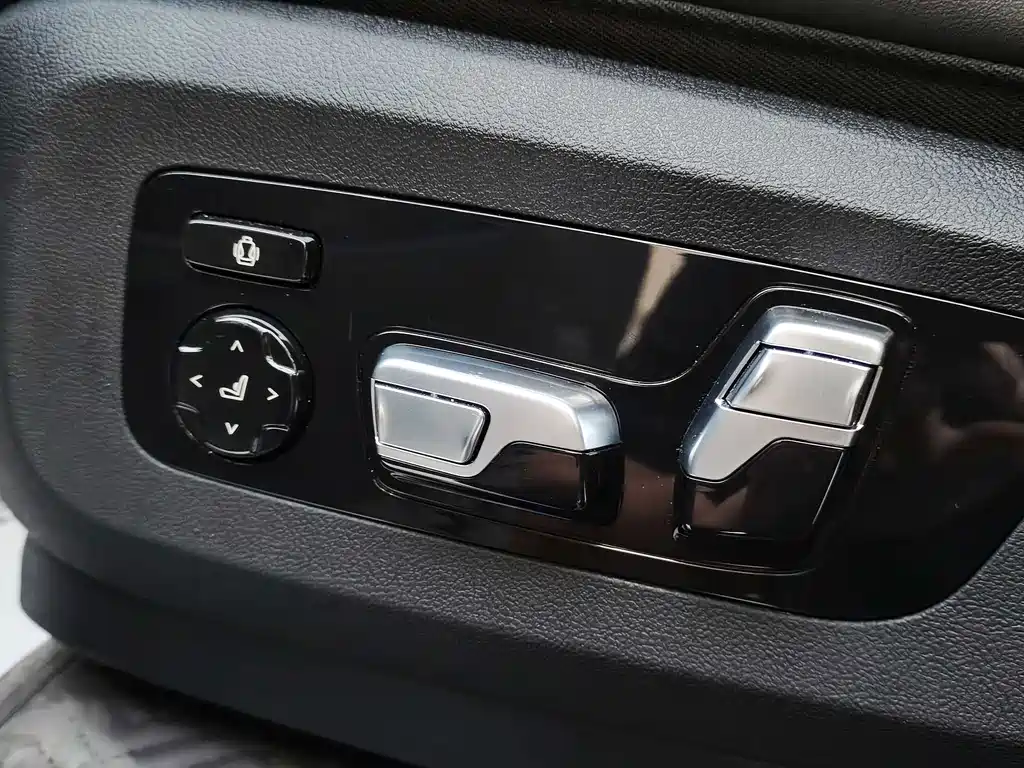BMW XM 2025 — фото 28