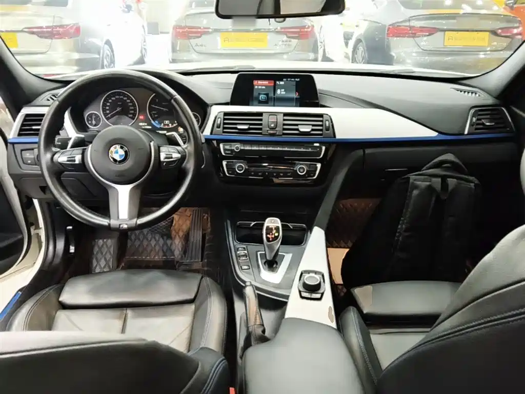 BMW 3 Series 2019 — фото 10