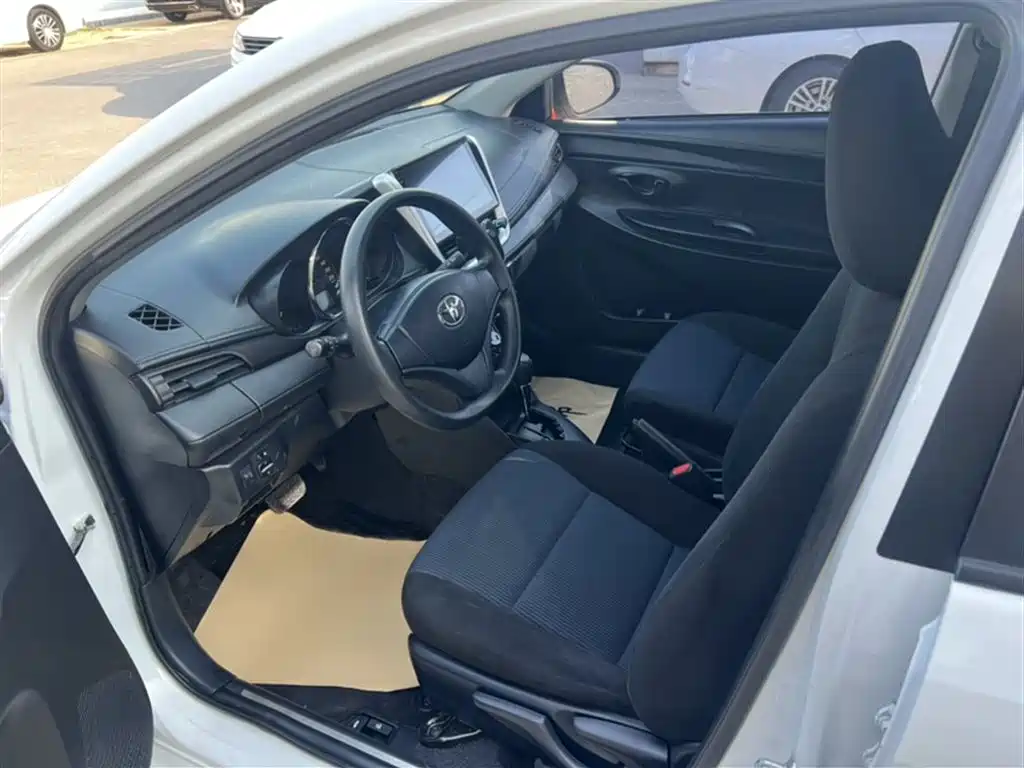 Toyota Yaris L 2020 — фото 20