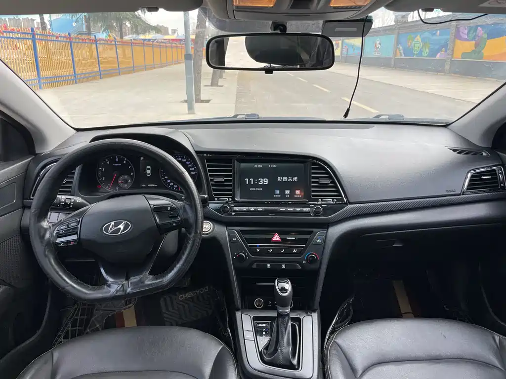 Hyundai Elantra 2017 — фото 8