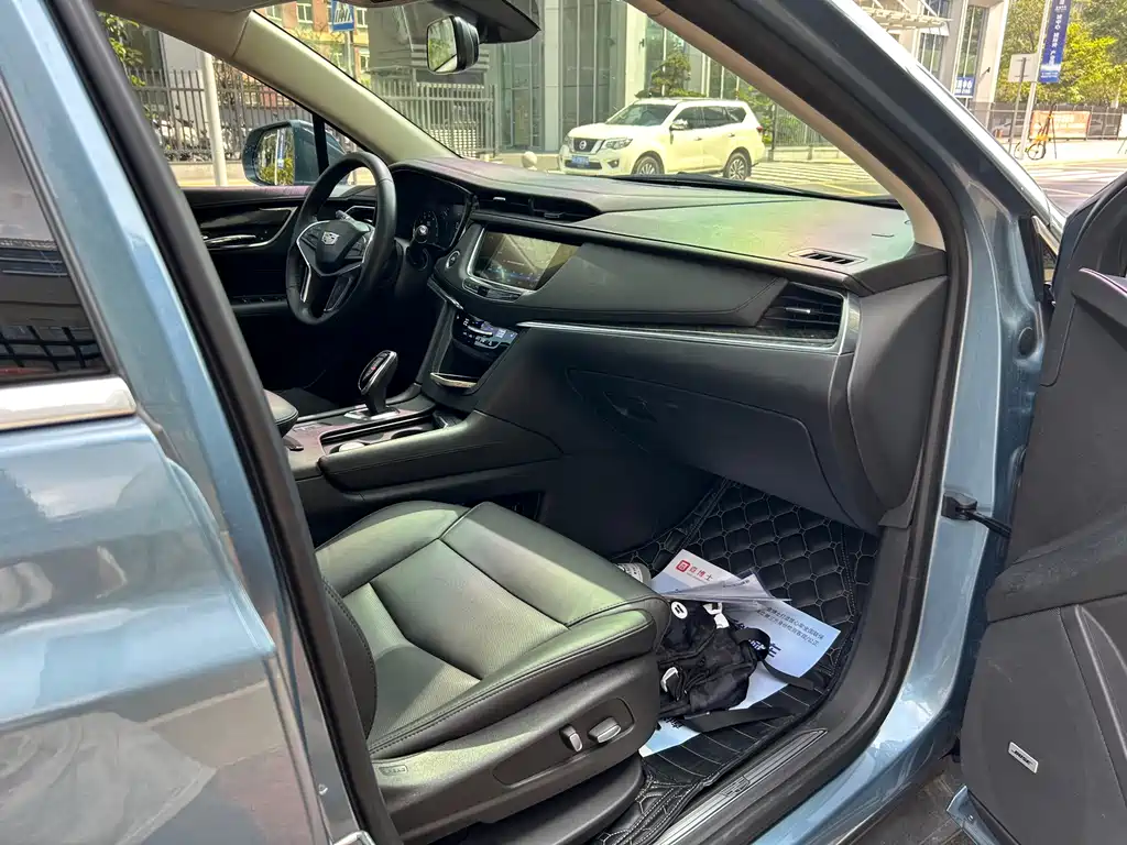 Cadillac XT5 2017 — фото 15