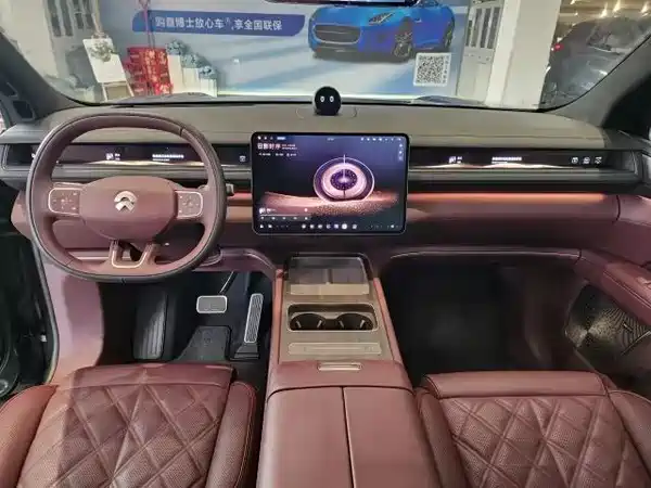 NIO ES8 2025