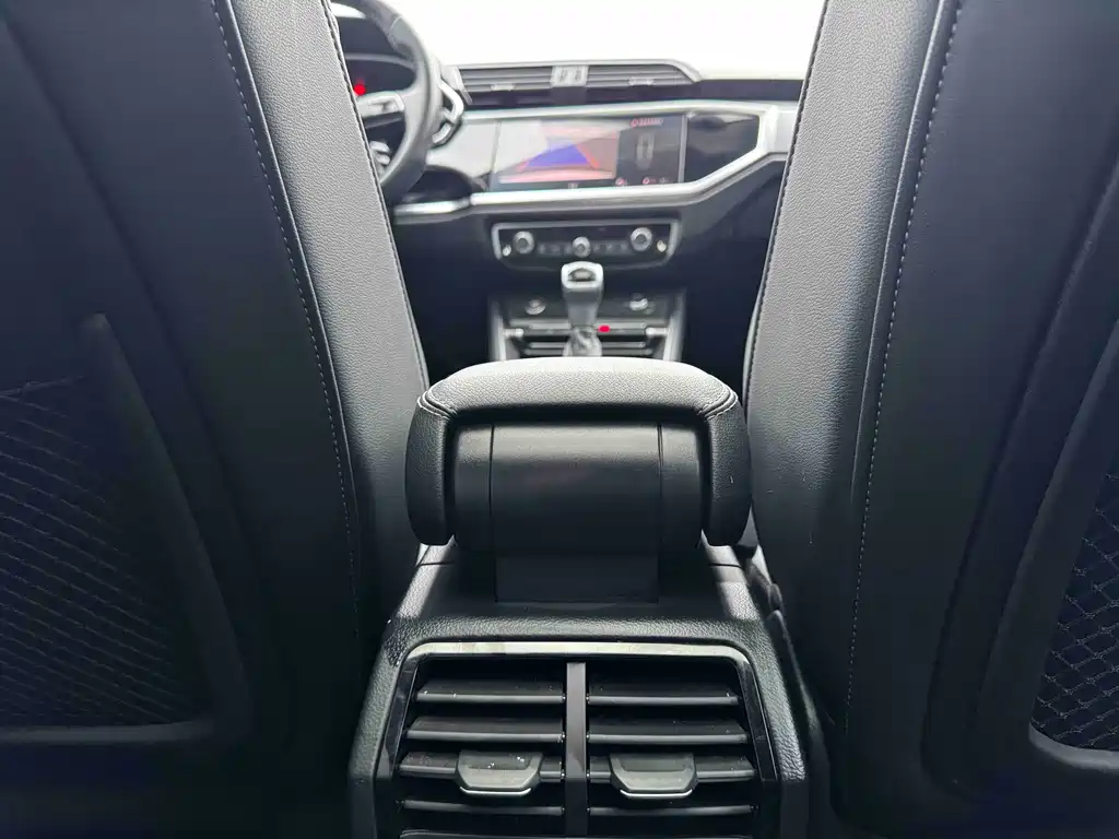 Audi Q3 2021 — фото 18