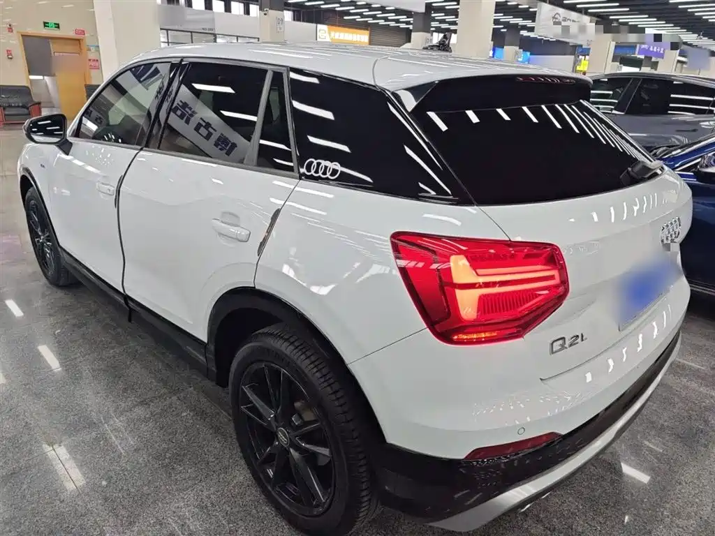 Audi Q2L 2019 — фото 5