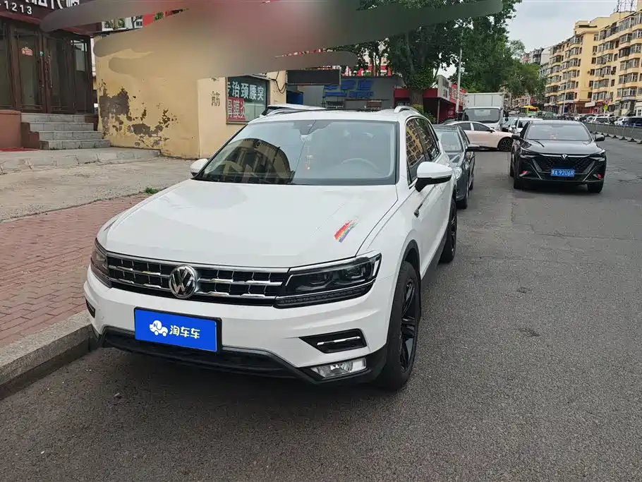 Volkswagen Tiguan L 2017 — фото 1