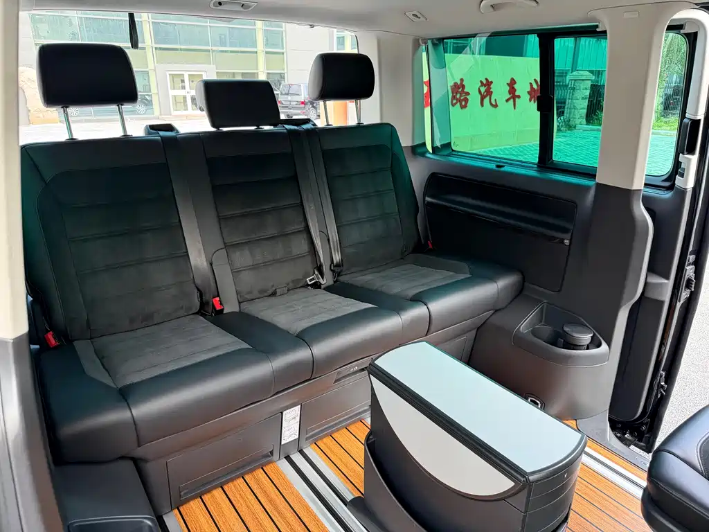 Volkswagen Multivan 2018 — фото 22